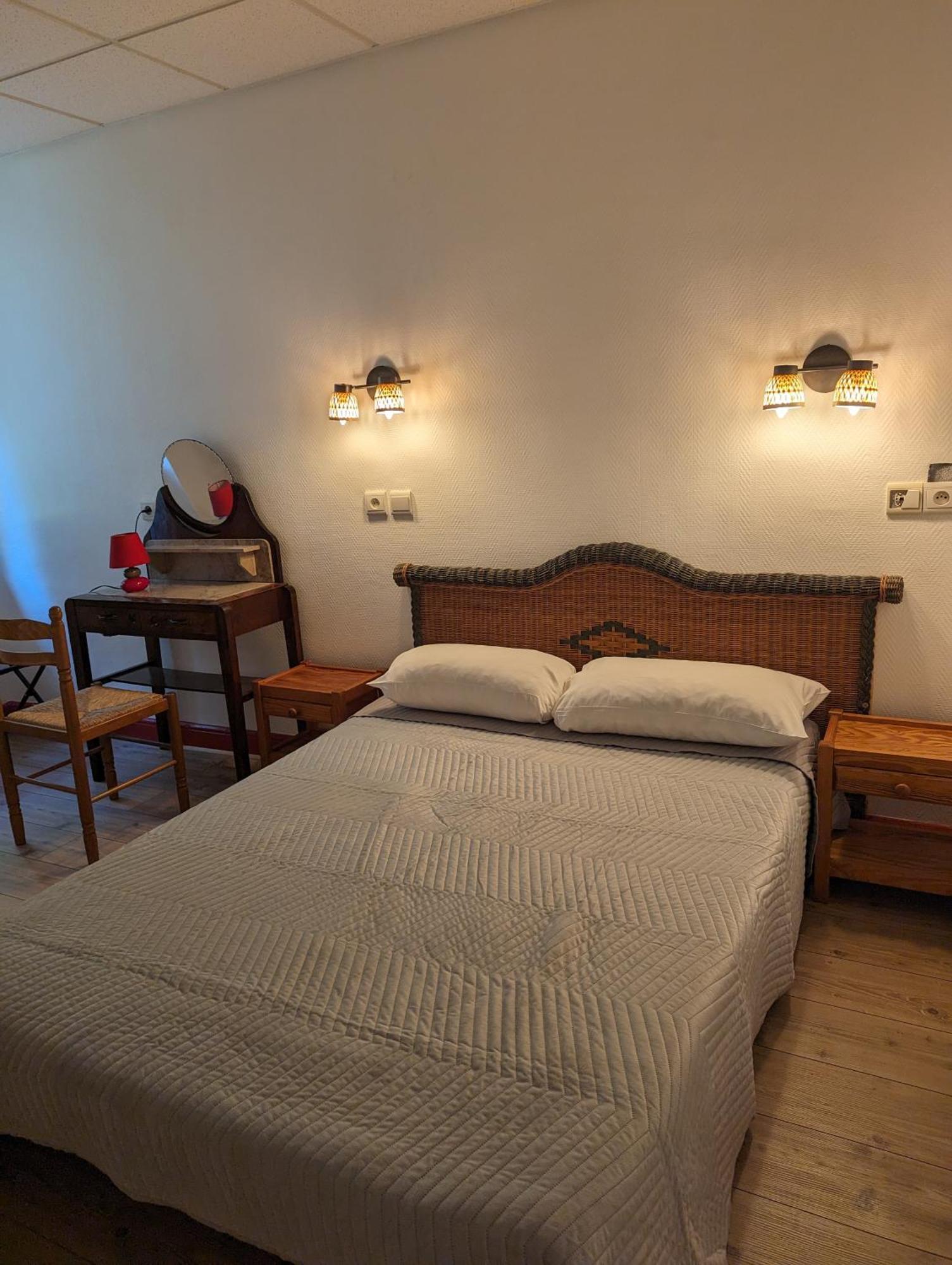 Auberge Des Pins Aubenas Eksteriør billede