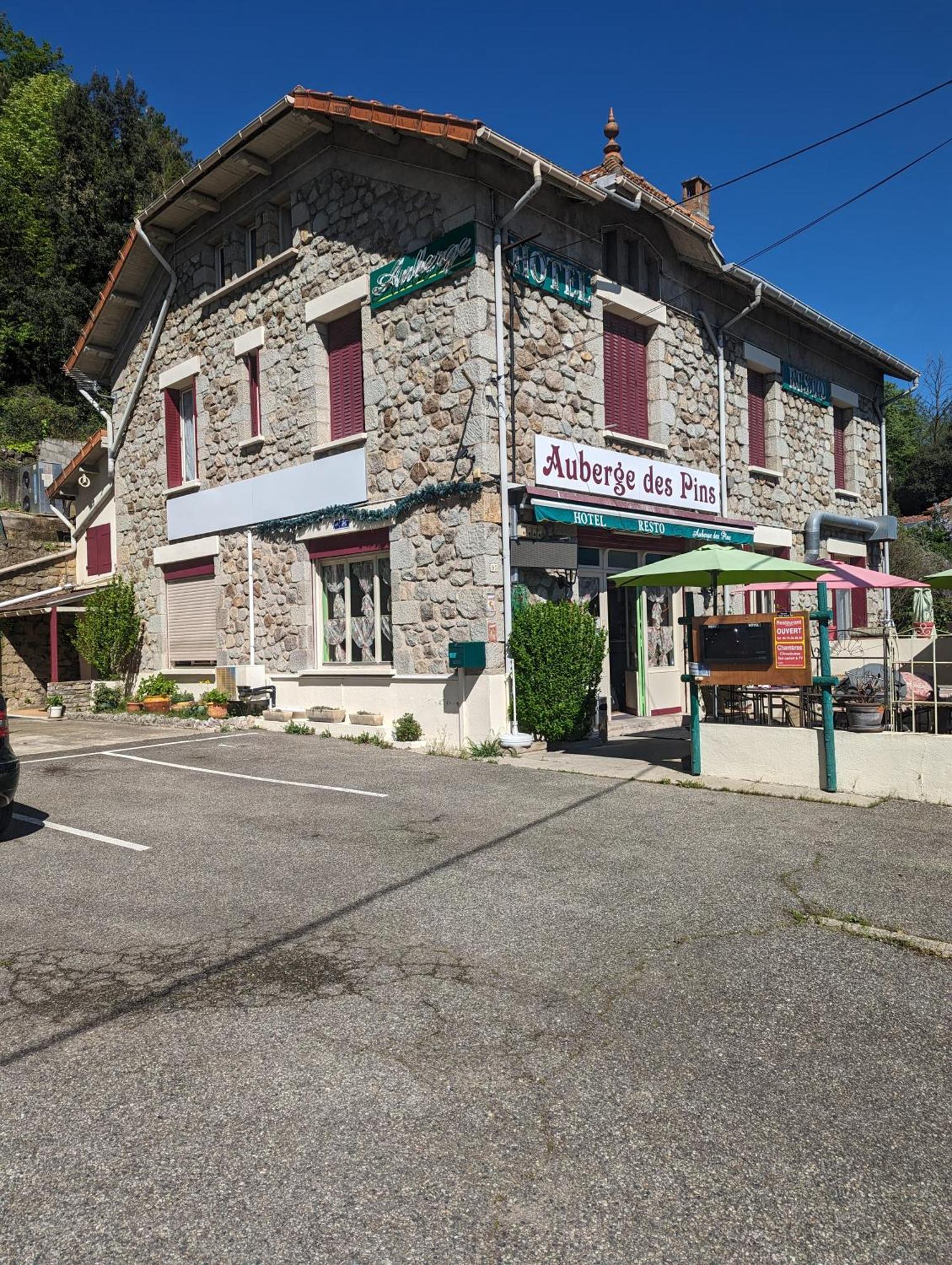 Auberge Des Pins Aubenas Eksteriør billede