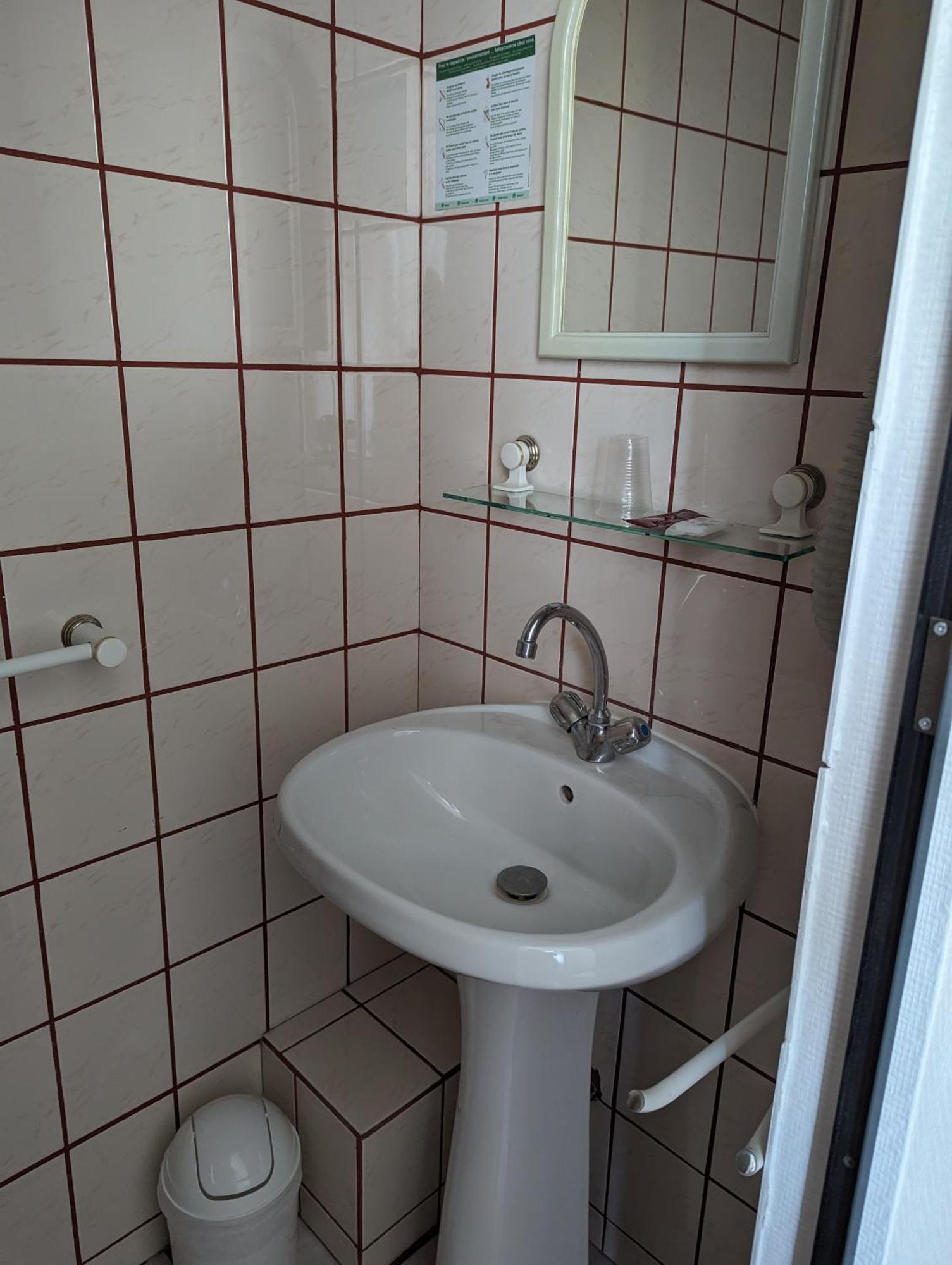 Auberge Des Pins Aubenas Eksteriør billede