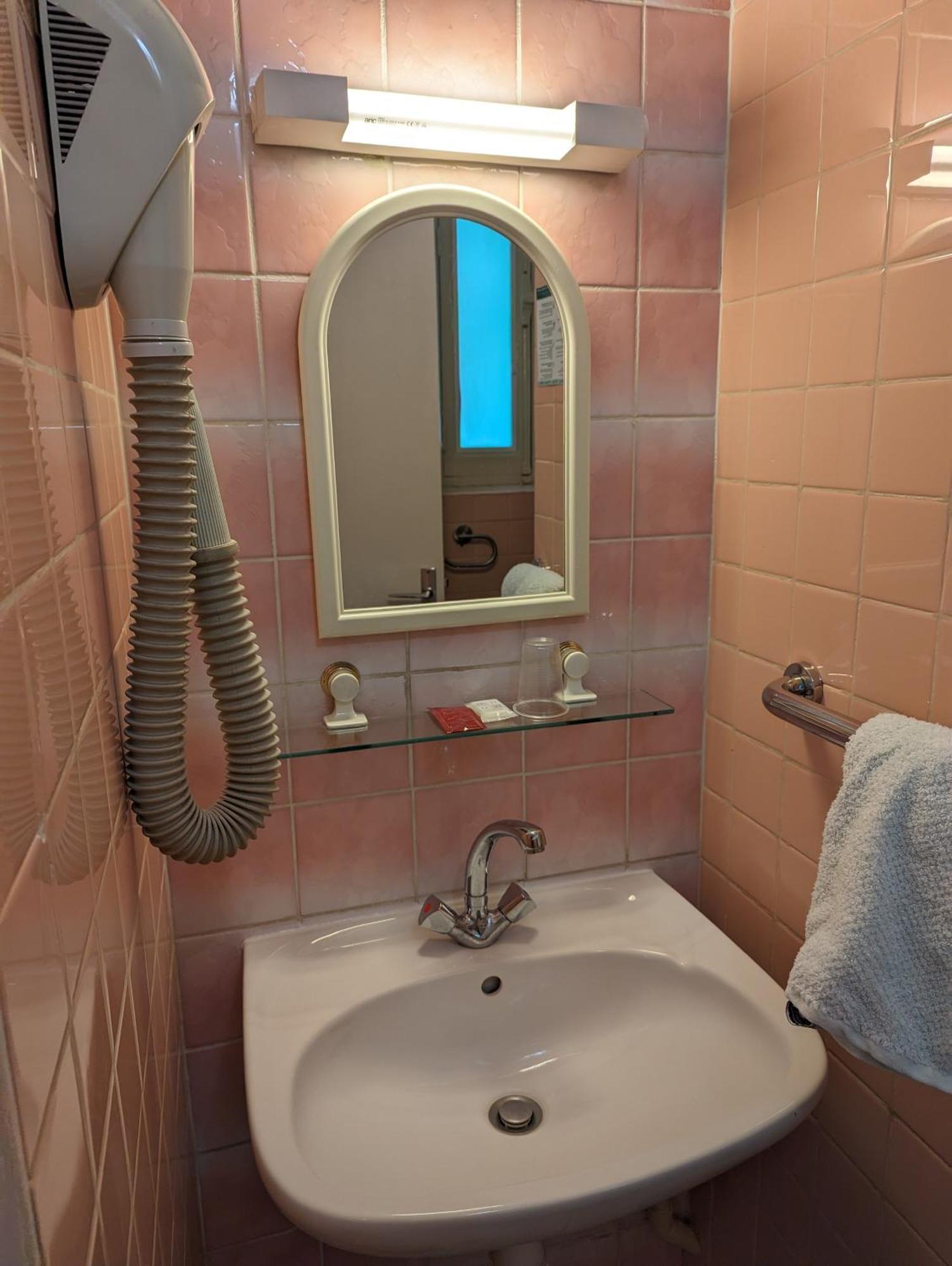 Auberge Des Pins Aubenas Eksteriør billede