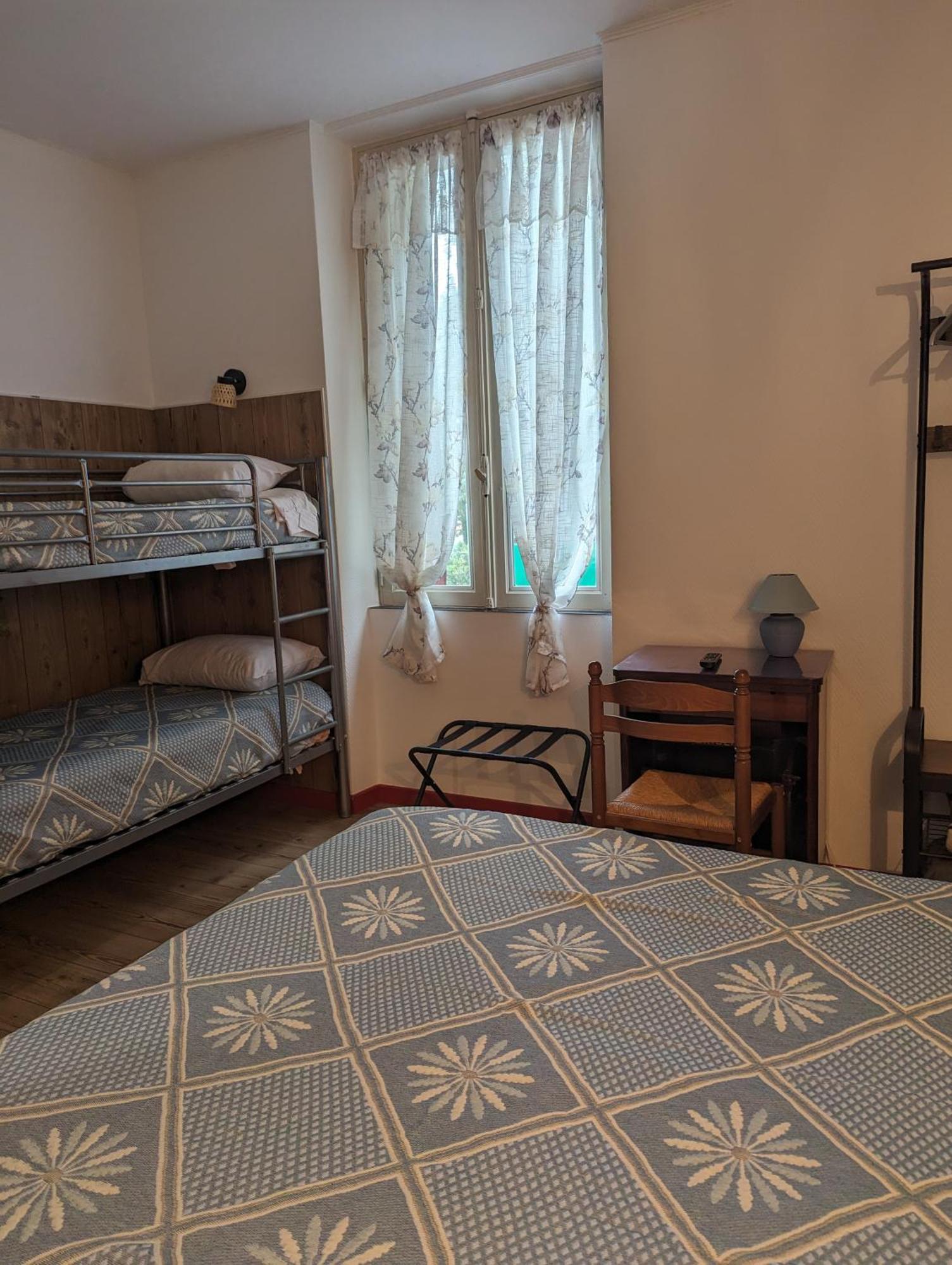 Auberge Des Pins Aubenas Eksteriør billede